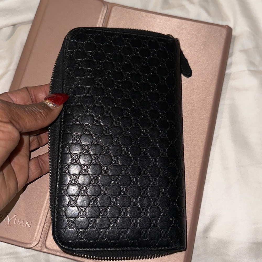 Authentic GUCCI WALLET GG Pattern Leather ZipPEY